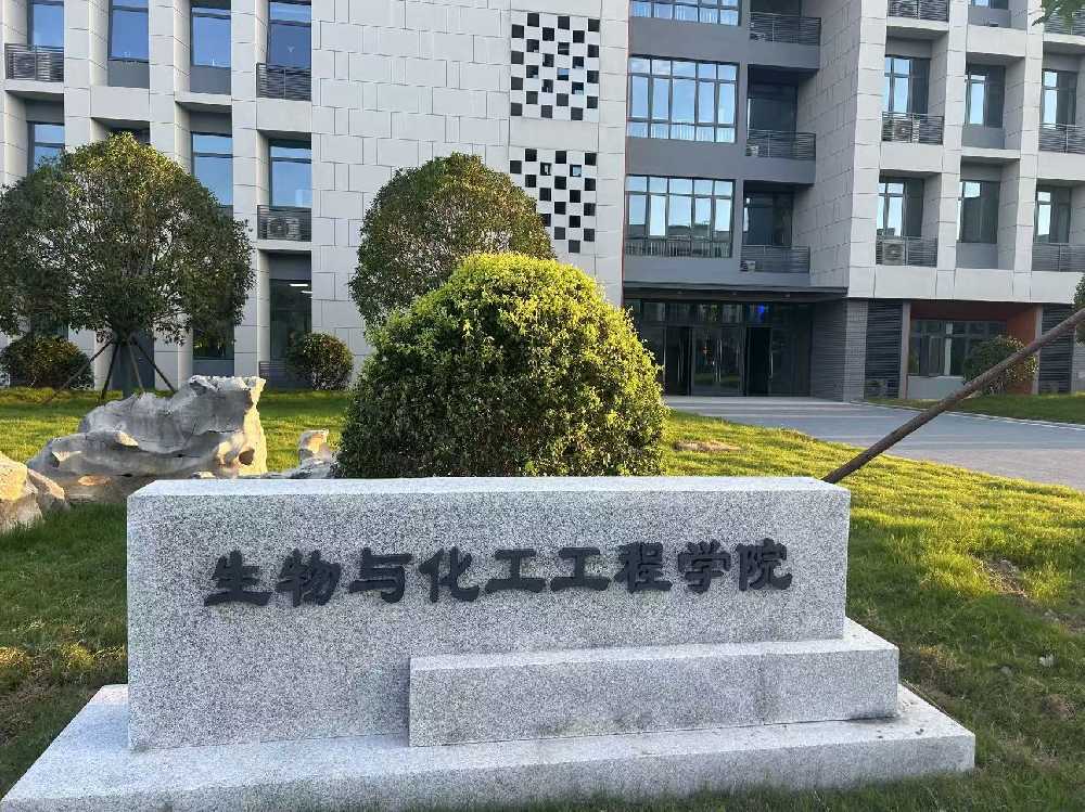 建平县扬州职业大学体育场高杆灯项目